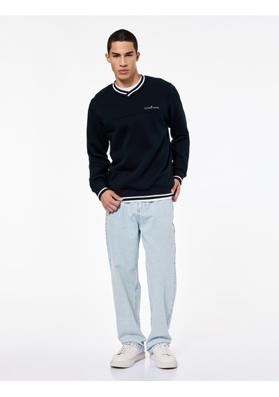 Koton Regular Fit Üç İplik Şardonlu Biyeli İşlemeli V Yaka Uzun Kollu Sweatshirt Lacivert 7wam70029mk Koton Regular Fit Üç İplik Şardonlu Biyeli İşlemeli V Yaka Uzun Kollu Sweatshirt Lacivert 7wam70029mk