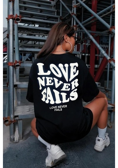Unisex Love Never Fails Baskılı T-shirt Siyah