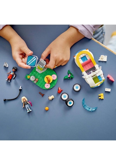 LEGO® Friends Elektrikli Araba ve Şarj İstasyonu 42609 6+ Yaratıcı Oyuncak Yapım Seti - 170 Parça