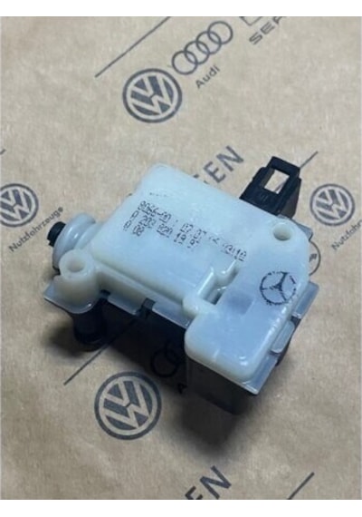 VW POLO HB 2002-2005 BAGAJ KAPAĞI MERKEZİ KİLİT MOTORU 3B0959781C