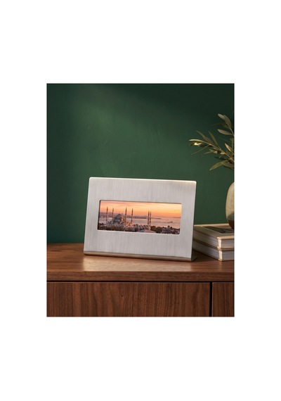Dizör Panoramik Pencereli Masa Çerçevesi 304 Paslanmaz Çelik, Fırçalı, L Formlu Masaüstü Fotoğraf Çerçevesi, 21 X 8 Cm
