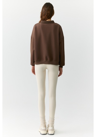 Urban Beat Alexıa Kadın Triko Gömlek Yakalı Baskı Detaylı Relaxed Kahverengi Sweatshirt Kahverengi Urban Beat Alexıa Kadın Triko Gömlek Yakalı Baskı Detaylı Relaxed Kahverengi Sweatshirt Kahverengi