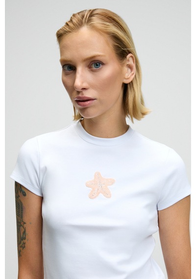 ETHIQUET ZEFIRA Kadın Bisiklet Yaka Kısa Kollu Önü Boncuk İşleme Detaylı Slim Beyaz / Desenli T-Shirt ETHIQUET ZEFIRA Kadın Bisiklet Yaka Kısa Kollu Önü Boncuk İşleme Detaylı Slim Beyaz / Desenli T-Shirt