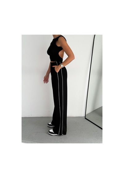 Gugus Kadın Trend Bol Paça Modal Kumaş Eşofman Altı Çift Cepli Wide Leg Yanları Beyaz Şeritli Siyah--beyaz-şeritli Gugus Kadın Trend Bol Paça Modal Kumaş Eşofman Altı Çift Cepli Wide Leg Yanları Beyaz Şeritli Siyah--beyaz-şeritli