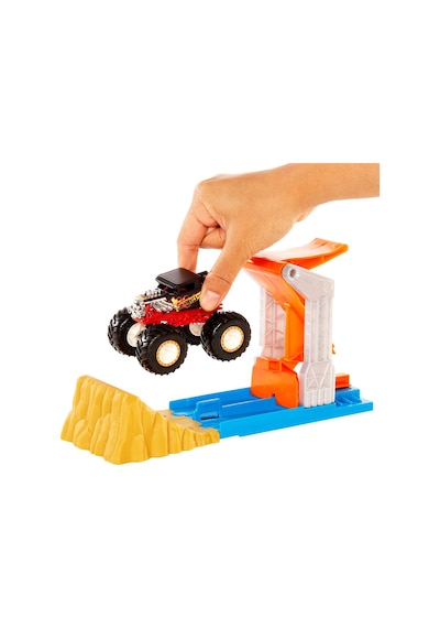 Monster Trucks Fırlat ve Çarpış Oyun Seti Gvk08-