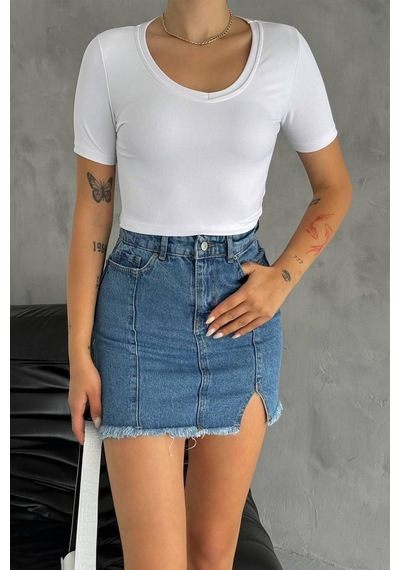 Noa & Noa Kadın Geniş Yaka Fit Crop Body Sade & Güçlü Stil Beyaz