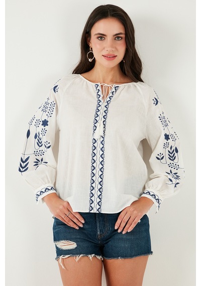 Lela Pamuklu Regular Fit Balon Kol Nakış Işlemeli Bayan Bluz 6110936 Ekru-Indigo Lela Pamuklu Regular Fit Balon Kol Nakış Işlemeli Bayan Bluz 6110936 Ekru-Indigo