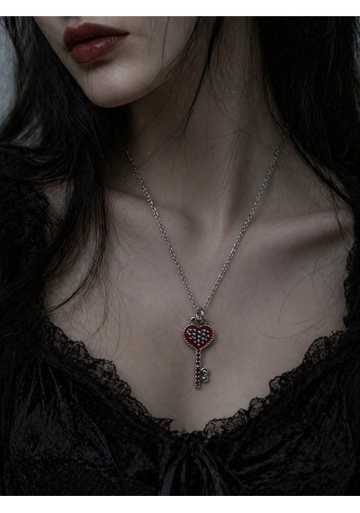 Gotik Kalp Anahtar Kolye Kırmızı Taşlı Metal Zincir Unisex Aksesuar Çok renkli