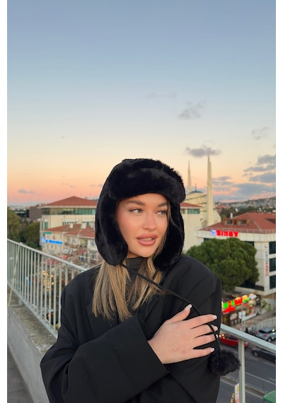 Mollycrush Kadın Siyah Suni Kürk Peluş Tüylü Elit Ponponlu Şapka Bere Siyah