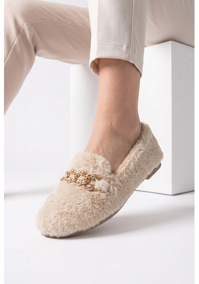 Nmoda Kadın Peluş Panduf Gold Zincir Taşlı Aksesuarlı Kapalı Loafer Yumuşak Tabanlı Kışlık Rahat Babet Krem