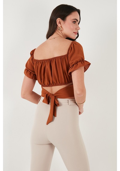 Lela Regular Fit Madonna Yaka Bağlama Detaylı Crop Bayan Bluz 6527017 Kahve