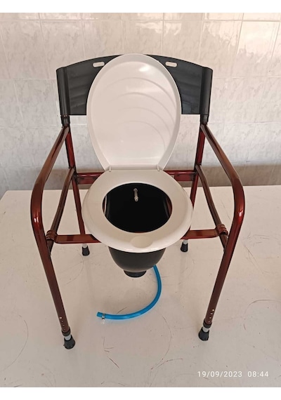 Taharet Musluklu Hasta Wc Sandalye Klozet Direk Wc Tuvalete Seyyar Sandalye Kolay Katlanır