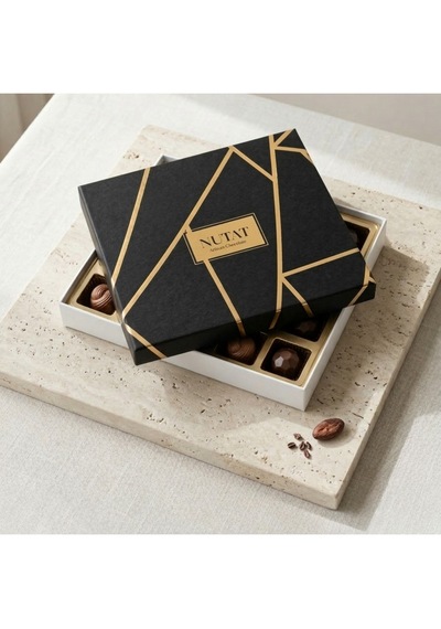 Nutat 215 Gr 16'lı Spesiyal Hediye Çikolata Kutusu /gold Siyah