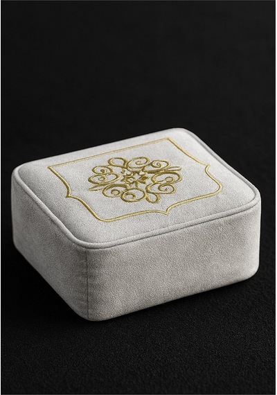 Laura Kadife Gold Nakışlı Hurç Küçük Boy 30x35x15 Cm Söz Çeyizlik Nişan Düğün Gelin Bohçası Beyaz