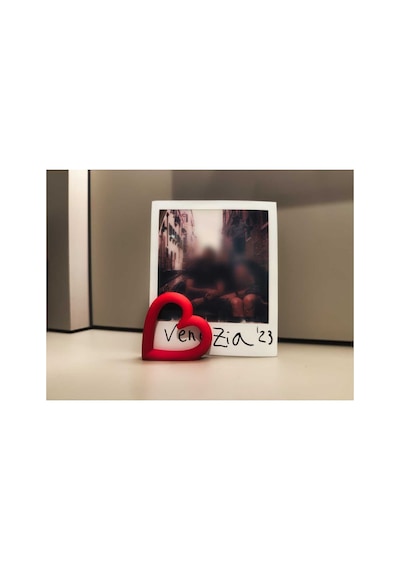 Kalp Tasarımlı Polaroid Fotoğraf Tutucu & Dekoratif Fotoğraf Standı - Çok Renkli