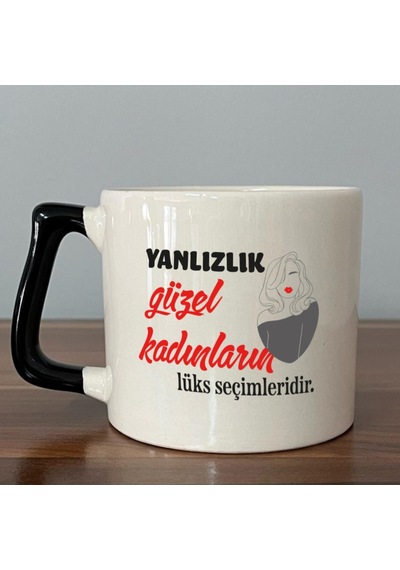 Yalnızlık Güzel Kadınların Lüks Seçimleridir Baskılı Kadınlar Günü Siyah Kulplu D Kupa