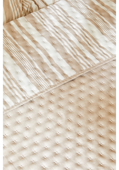 Ocean Home Textile Pamuklu Kapitoneli Bej Renk Çizgi Desen Çift Kişilik Yatak Örtüsü Seti 1 Adet 250 X 230 / 2 Adet 50 X 70 Cm