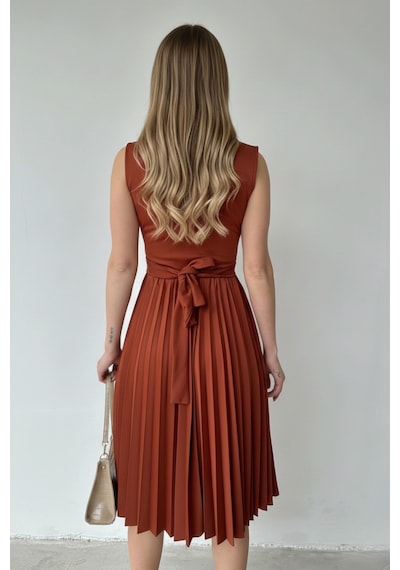 Defymoda Kadın Plise Detaylı Kuşaklı Modern Elbise Kahverengi
