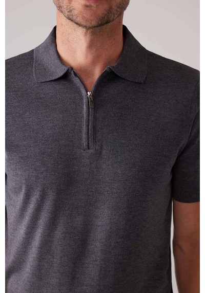 Erkek Koyu Gri Slim Fit Fermuar Detaylı Polo Yaka Triko Tişört