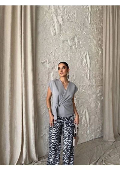 Defymoda Yandan Bağlama Detaylı Kolsuz Bluz - Gri Gri