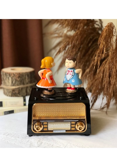 Radyo Görünümlü Öpüşen Çift Müzik Kutusu 2005
