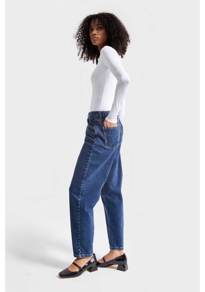 Mavi Likralı Kumaş Mom Fit Denim Pantolon Mavi
