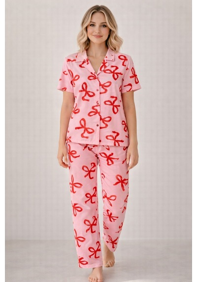 Free Beka Kadın Önden Düğmeli Devrik Yaka Kısa Kol Uzun Pantolon Desenli Pijama Takımı Pembe Free Beka Kadın Önden Düğmeli Devrik Yaka Kısa Kol Uzun Pantolon Desenli Pijama Takımı Pembe