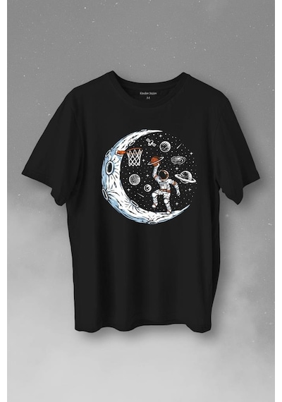 Uzayda Ayda Satürn Gezegeni Yanında Basketbol Oynayan Astronot Baskılı Tişört Unisex T-shirt 001