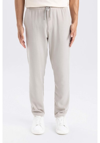 DeFacto Yazlık Jogger Pantolon Slim Fit Dar Kesim Beli Bağcıklı Cepli Düz Paça D8638AX24AUGR107 DeFacto Yazlık Jogger Pantolon Slim Fit Dar Kesim Beli Bağcıklı Cepli Düz Paça D8638AX24AUGR107