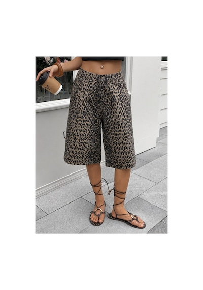 Butik İstanbul Kadın Yüksek Bel Leopar Desen Detaylı Kısa Kot Şort