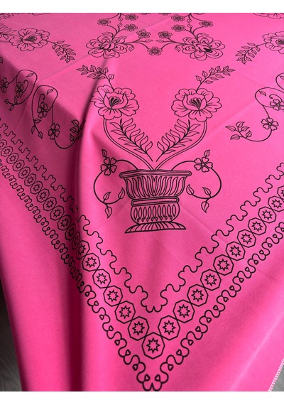 Pembe Çiçek Desenli Kare Masa Örtüsü 150x150 Cm Pembe
