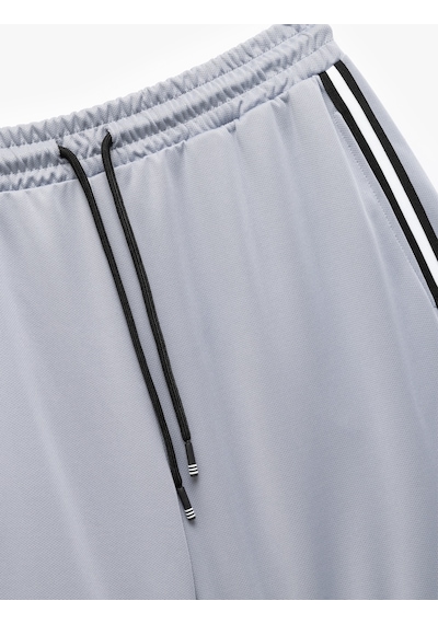 Koton Şerit Detaylı Cepli Beli Bağcıklı Oversize Spor Şort Gri 5sam40091nk Gri