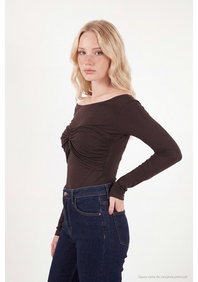 Lela Göğüs Drape Detaylı Kayık Yaka Bluz Kadın Bluz 5867117 Kahve