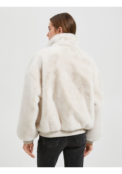 Koton Oversize Peluş Kaban Dik Yaka Fermuarlı Ribanalı Ekru 4wak00233ew 4WAK00233EW010 Ekru Koton Oversize Peluş Kaban Dik Yaka Fermuarlı Ribanalı Ekru 4wak00233ew 4WAK00233EW010 Ekru