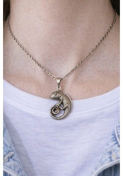 Spiral Chameleon Bukalemun Figürlü Eskitme Gümüş Renk Unisex Kolye Çok renkli