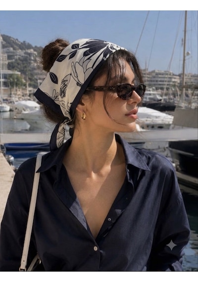 Trend Dokunuş Kadın 50-50 Saten Lacivert Çiçekli Yaprak Motifli Fular Bandana