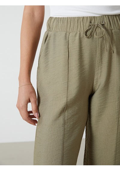 Lcwaıkıkı Classic Haki Beli Lastikli Dokulu Geniş Paça Kadın Pantolon