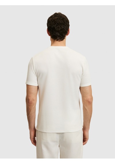 Beyaz Slim Fit Dokulu Bisiklet Yaka T-shirt