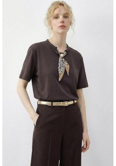 Shade Kadın Tokalı Fular Detaylı Basic T-shirt 7601 60283978 - Kakao Çok Renkli
