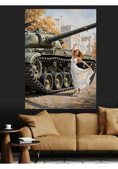 Ahşap Tablo Tank Önünde Gelinlikli Kadın