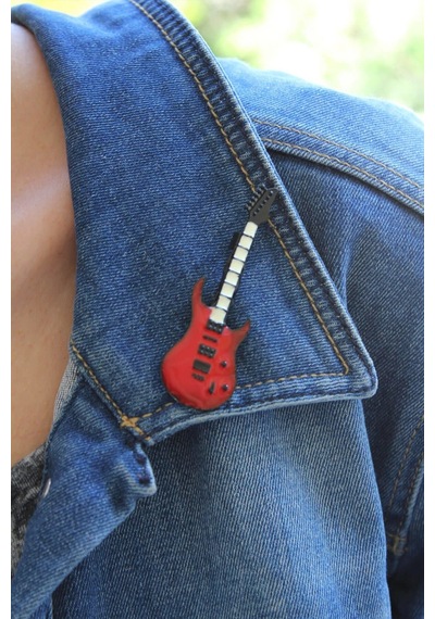 Kırmızı Gitar Broş Kırmızı