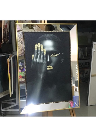 Ayna Çerçeveli Gold Simli Gözünü Kapatan Afrikalı Kadın Kanvas Ta