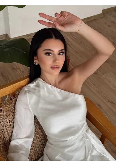 Fashion Cocktail Soft Saten Tek Omuz Tek Kol Asimetrik Katlı Dalgalı Mini Kokteyl Davet Gece Elbisesi Ekru Fashion Cocktail Soft Saten Tek Omuz Tek Kol Asimetrik Katlı Dalgalı Mini Kokteyl Davet Gece Elbisesi Ekru