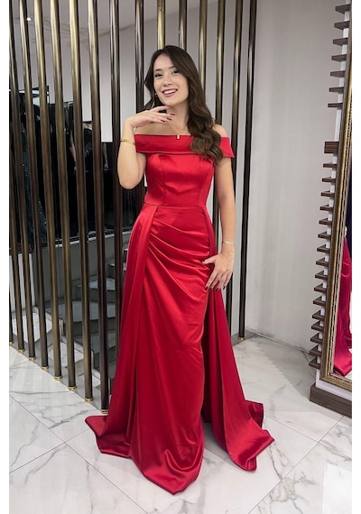 By Saygı Kadın Madonna Yaka Önü Büzgülü Astarlı Pelerinli Saten Uzun Elbise-41526 Kırmızı By Saygı Kadın Madonna Yaka Önü Büzgülü Astarlı Pelerinli Saten Uzun Elbise-41526 Kırmızı