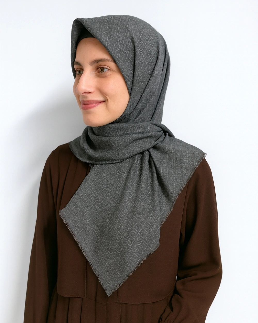 Bilenler Desenli Denim Eşarp 95x95 Cm, Kaymaz, Dört Mevsim Kullanıma Uygun Gri