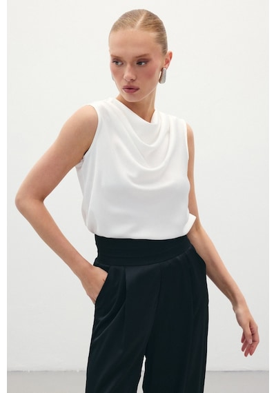 Duygudan Ekru Degaje Yaka Saten Kadın Bluz Kolsuz, Sade Ve Sofistike Stil - Beyaz Çok Renkli Duygudan Ekru Degaje Yaka Saten Kadın Bluz Kolsuz, Sade Ve Sofistike Stil - Beyaz Çok Renkli