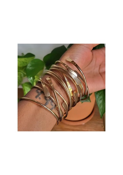 Armora Model Gold Altın Renk Lak Kaplama Yassı Spiral Modern Kelepçe Bileklik
