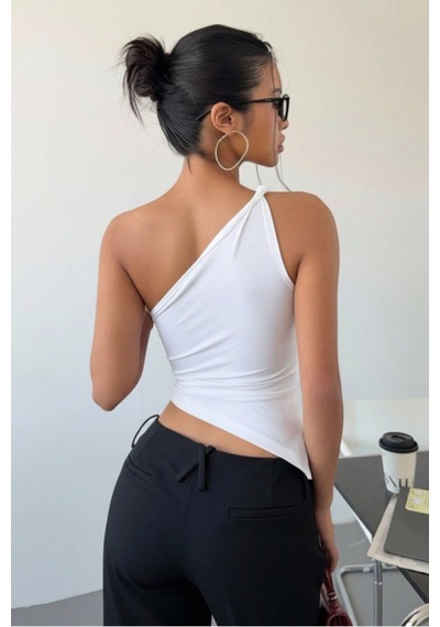 Kadın Siyah Tek Omuz Bluz Asimetrik Kesim Likralı Crop Şık Ve Modern Tasarım Beyaz