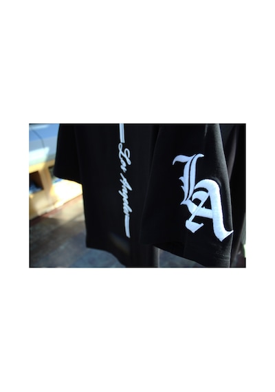 Wild Wood Garment Wild Wood "la Street" Dikey Baskılı Ve Kol Nakışlı Premium Oversize T-shirt Siyah-nakışlı Wild Wood Garment Wild Wood "la Street" Dikey Baskılı Ve Kol Nakışlı Premium Oversize T-shirt Siyah-nakışlı