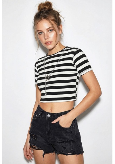 Shade Kadın Bisiklet Yaka Çizgili Basic Crop T-shirt 60261561 - Siyah-beyaz Siyah - Beyaz